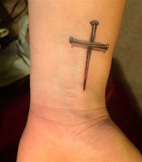 Tatuajes de cruces: Significado y mejores diseños de cruz